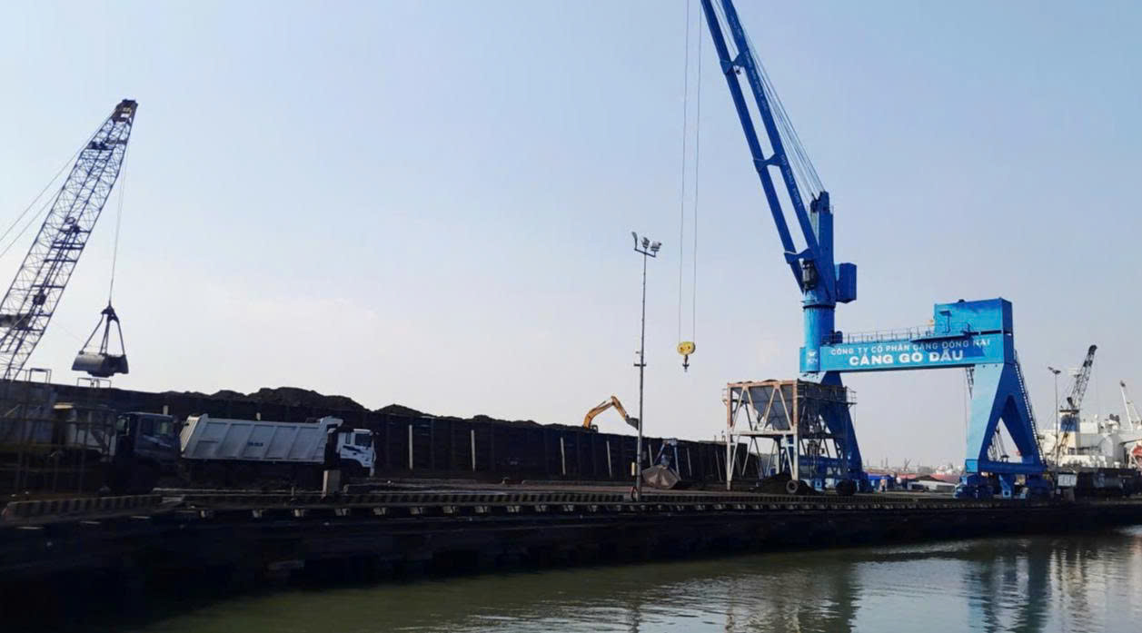 TÀU EVERLINE 3 ĐANG CẬP BẾN, SẴN SÀNG CUNG CẤP THAN ĐÁ CHO QUÝ KHÁCH, HOTLINE: 070.299.2690